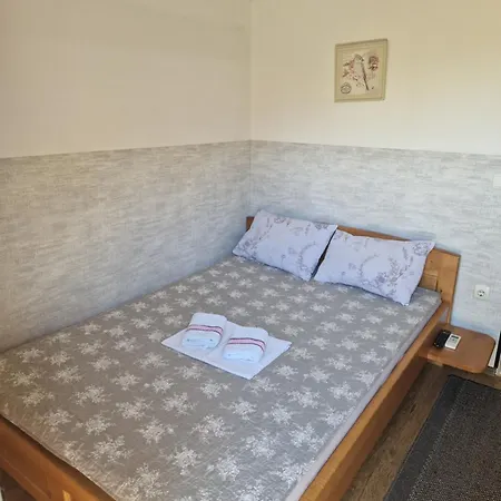 Apartmani I Sobe 