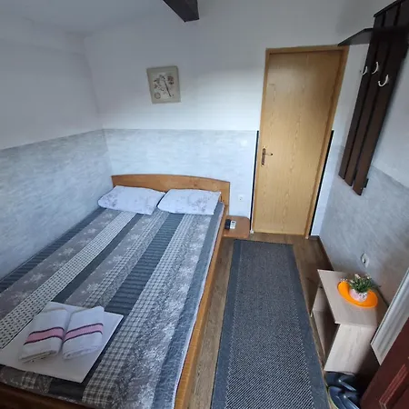 Apartmani I Sobe 