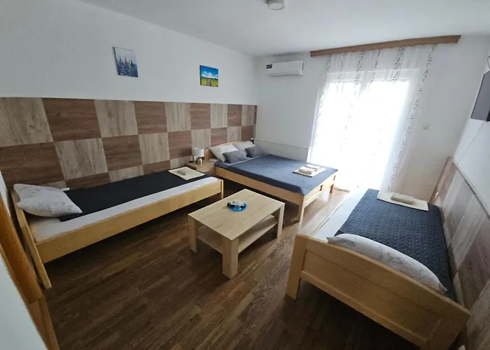 Alojamento de Acomodação e Pequeno-almoço Restoran I Sobe 