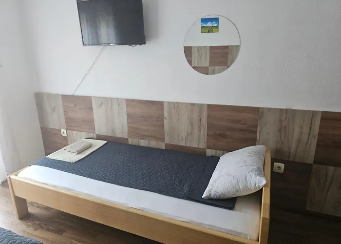 Alojamento de Acomodação e Pequeno-almoço Restoran I Sobe 