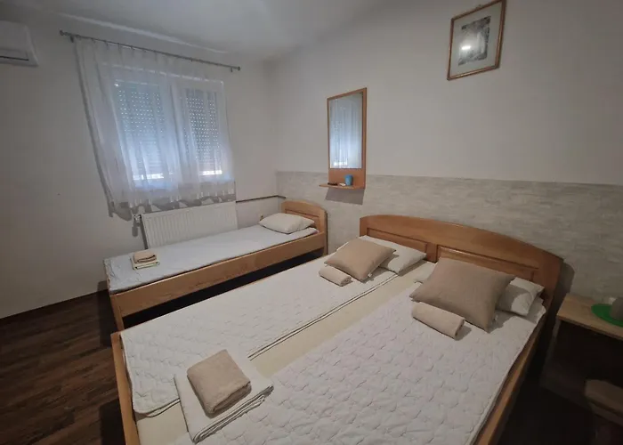 Alojamento de Acomodação e Pequeno-almoço Restoran I Sobe 